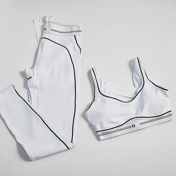 Gilet de sport confortable et respirant en tissu de haute qualité pour femmes, associé à un pantalon