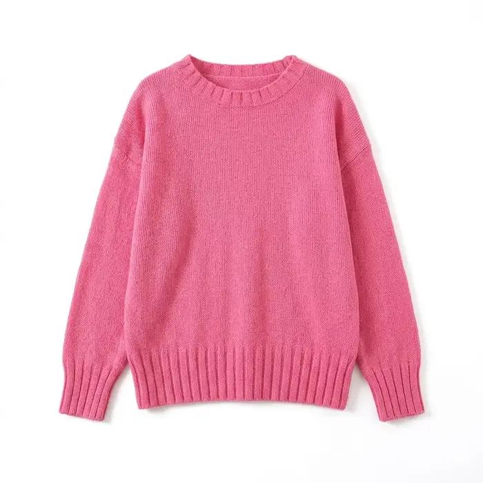 Un haut en tricot élégant, ample, léger et à col rond, de couleur rose pâle, parfait pour le printem