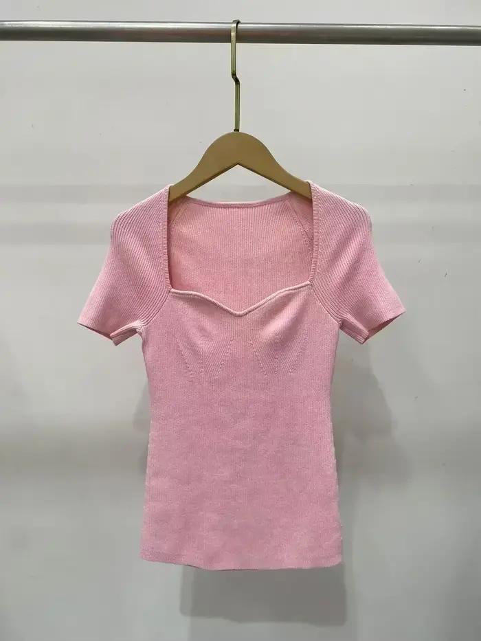 Haut en tricot slim fit pour femme, col carré, style chic, tendance, design moderne, élégant