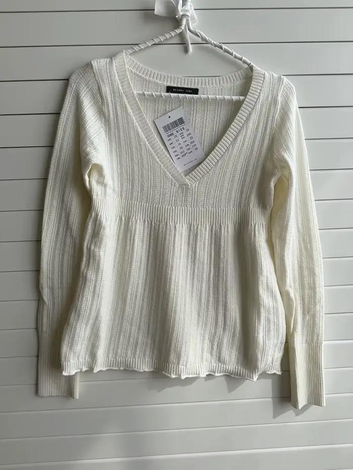 T-shirt en tricot à col en V pour femme, en coton doux gris, coupe ajustée, manches longues, style p