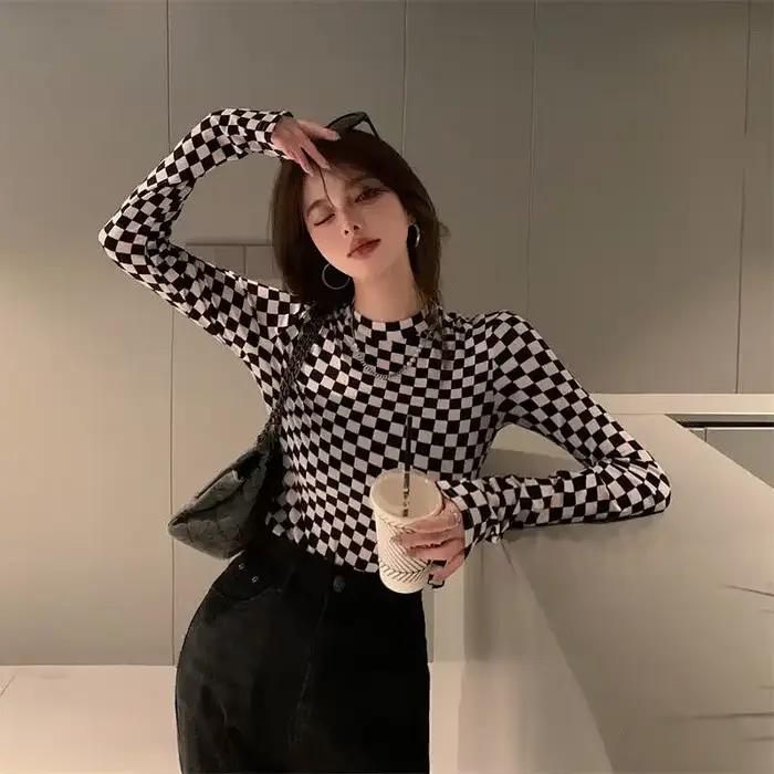 Haut court à manches longues et col rond pour femme, imprimé damier, coupe ajustée, style streetwear