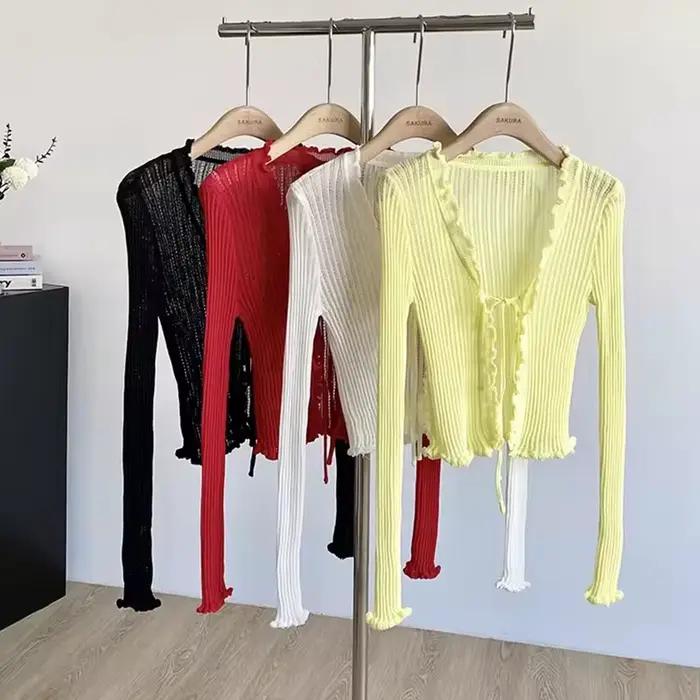 Cardigan en tricot côtelé avec cravate sur le devant
