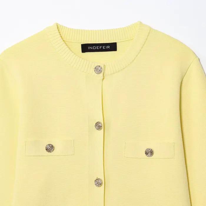 Cardigan ouvert tricoté à boutons dorés