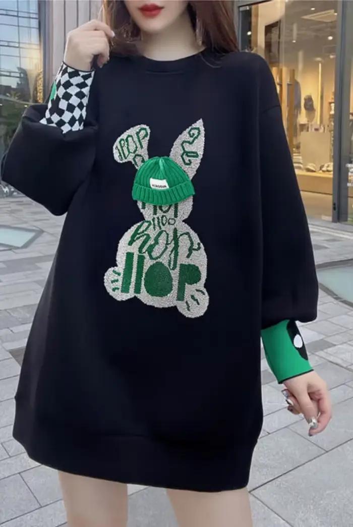 Sweat-shirt brodé Black Graphic pour femme