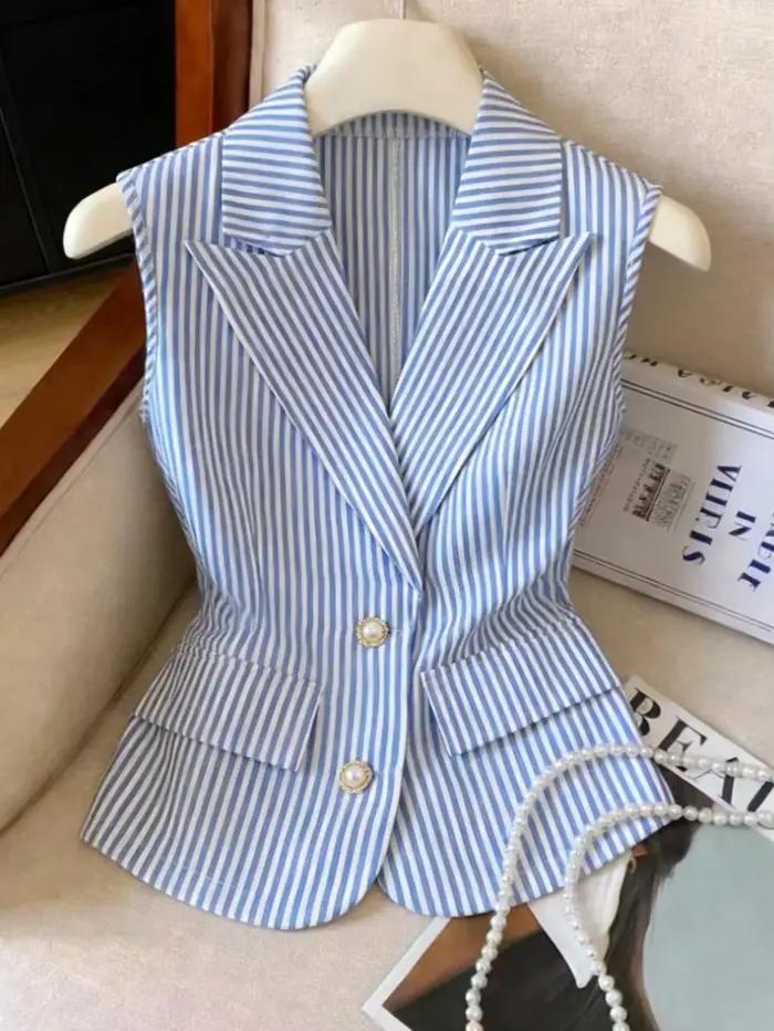 Gilet élégant à rayures et boutons pour femme