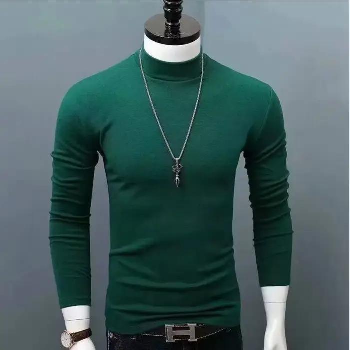 Pull chaud à col mi-haut, 360 °   proche du cou, sans couture pour résister aux vents froids. Utilisation du tissu verrouillé à température pour réaliser