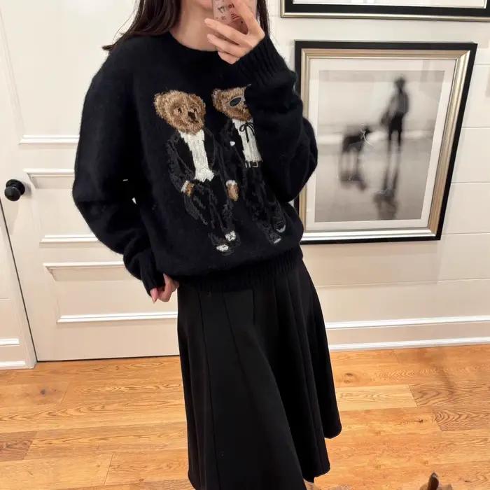 Pull tricoté ample à manches longues avec broderie ours