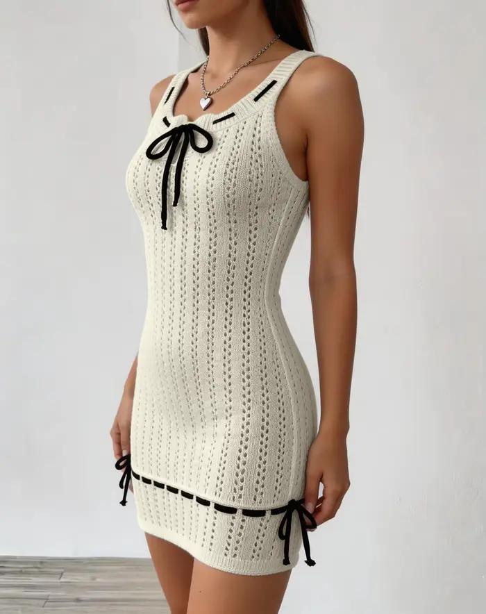Robe pull en tricot à col en U pour femme, idéale pour les sorties estivales.
