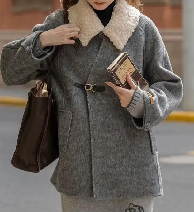 Manteau en laine à col en fourrure amovible