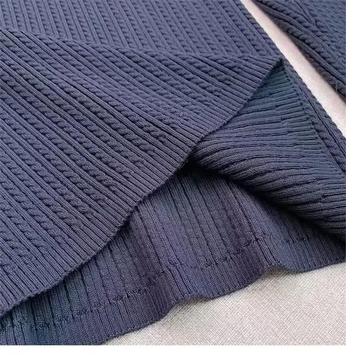 Pull tricoté noir à manches longues pour femmes