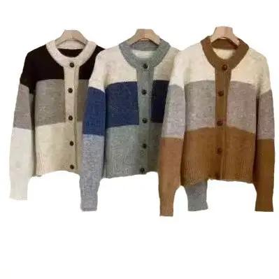 Manteau pull rayé à blocs de couleurs