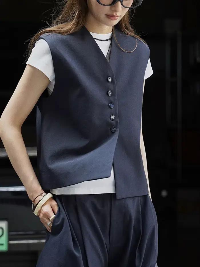 [EAM] femmes bleu marine simple boutonnage grande taille élégant gilet nouveau col en V sans manches mode marée printemps automne 2026 1DJ3462