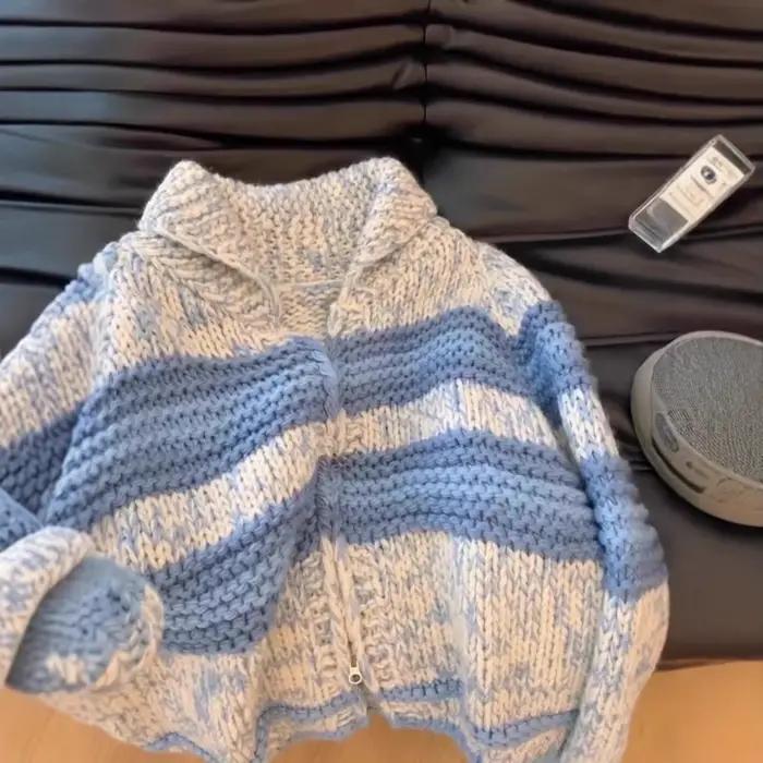 Cardigan coréen à rayures bleues