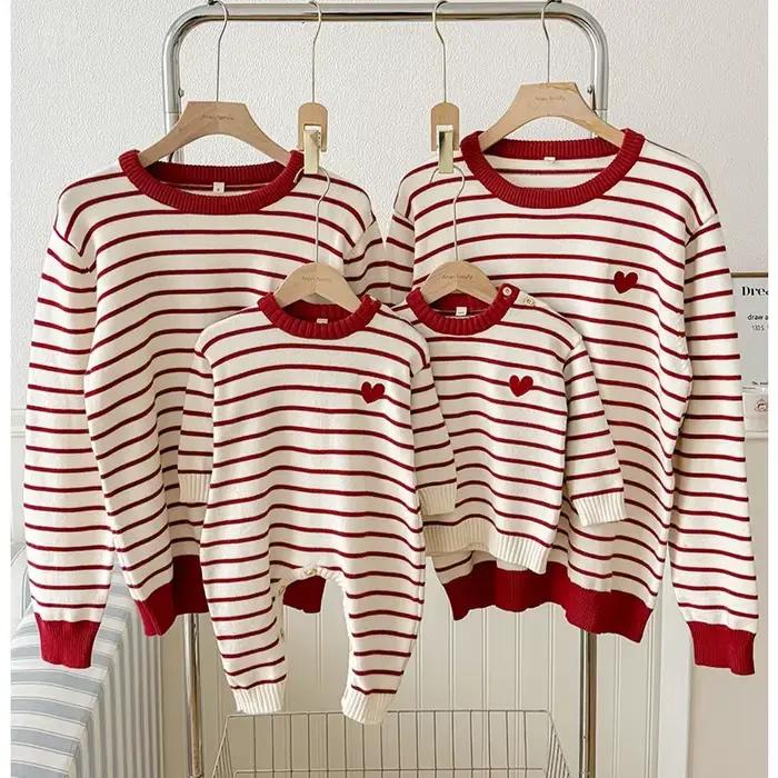 Pull assorti pour la famille