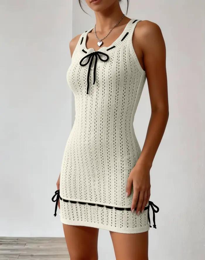 Robe pull en tricot à col en U pour femme, idéale pour les sorties estivales.
