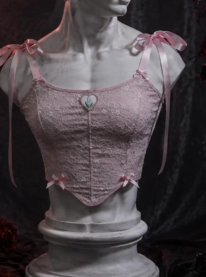 【Fragments.】 Un choix, pas de plus.】Gilet rose tendance pour femme avec bretelles à panneaux en dentelle rétro et grand nœud