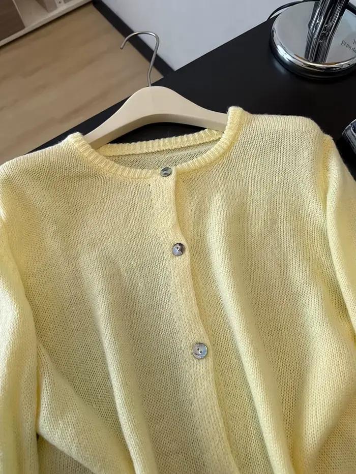 Un cardigan élégant, ample et léger à col rond