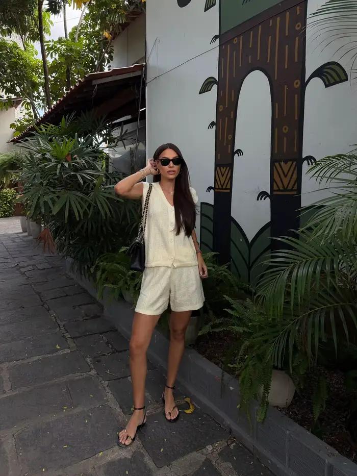 Bornladies Nouvelle Collection Printemps-Été 2026 Ensemble Tricoté Col V Gilet Sans Manches et Short Taille Haute Ample Deux Pièces Style Décontracté Tendance