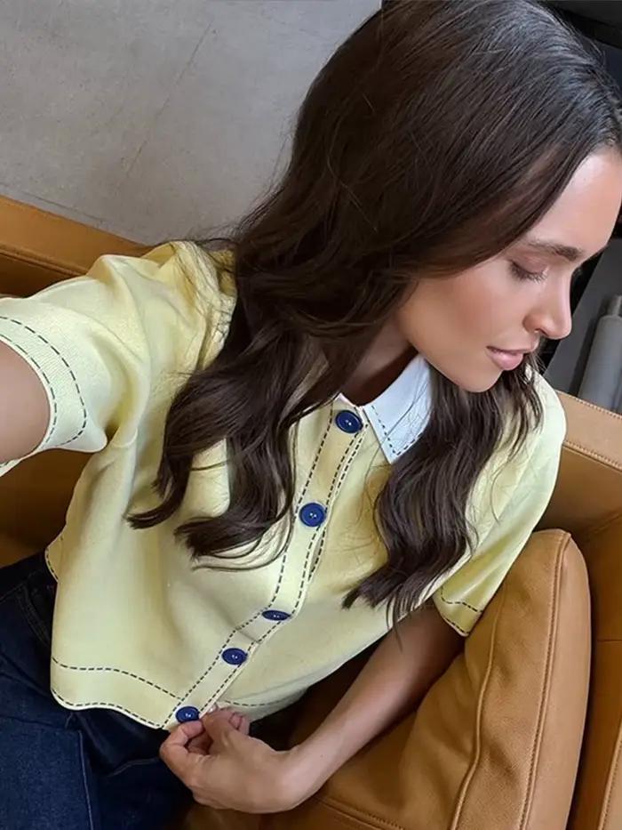 Pull tricoté à revers jaune