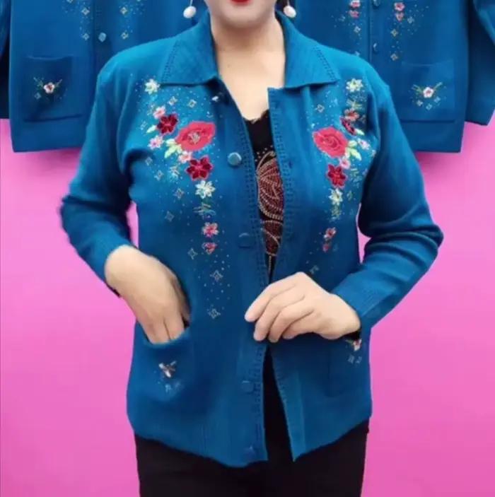 Cardigan brodé à col carré pour femme