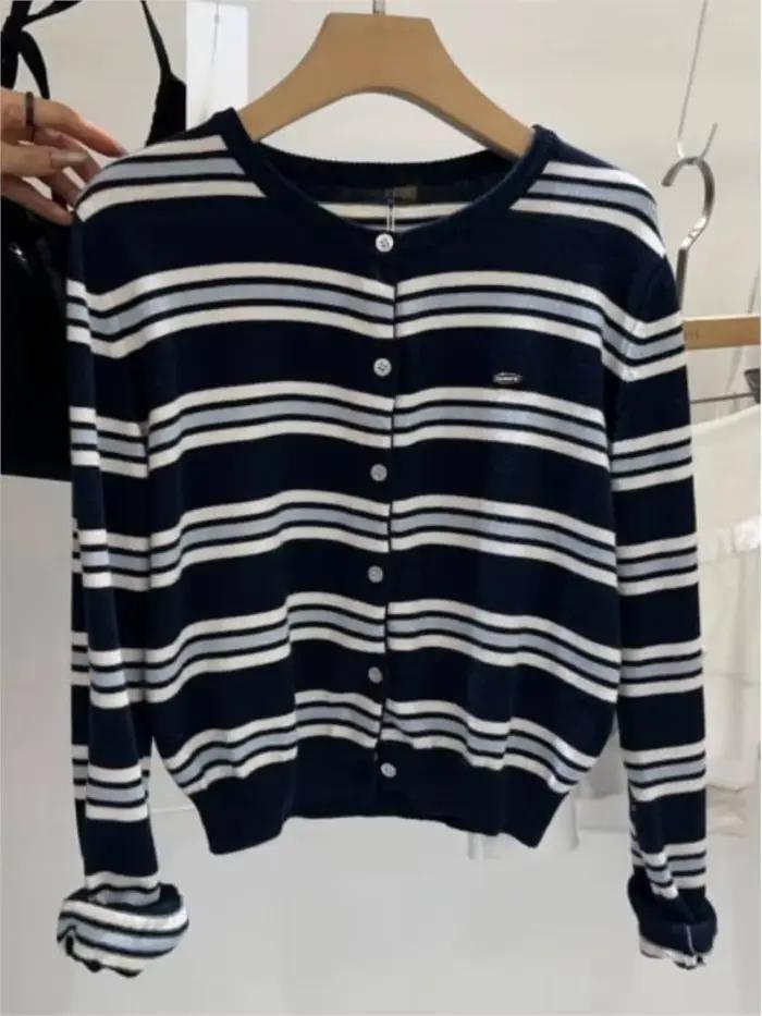 Cardigan tricoté à rayures classiques pour femmes