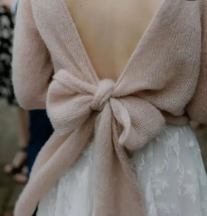 Pull court en tricot à motif nœud