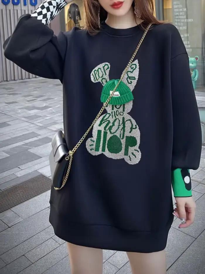 Sweat-shirt brodé Black Graphic pour femme