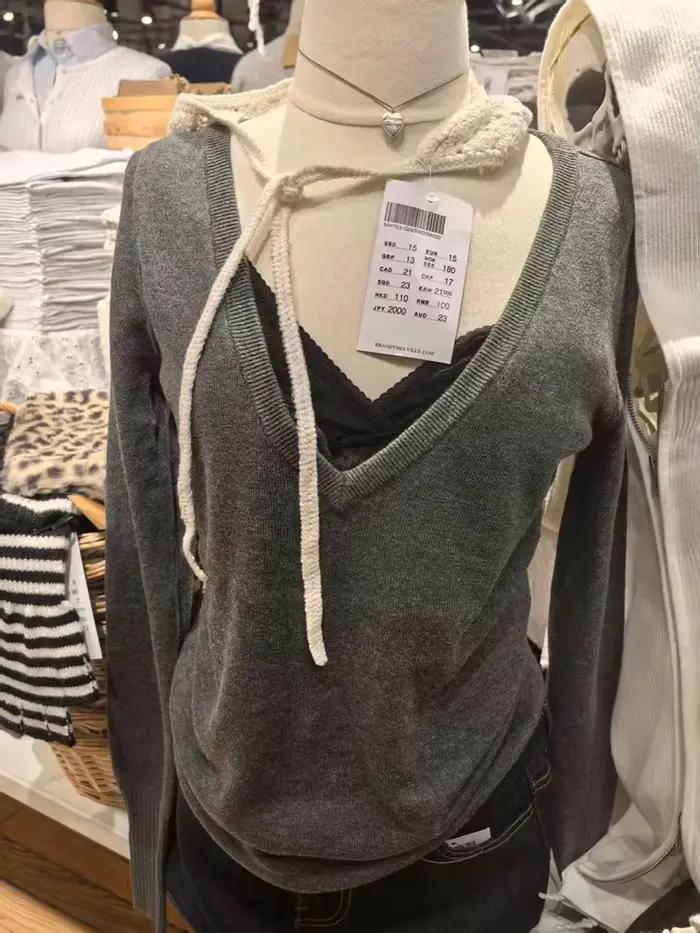 Pull gris à col en V pour femme