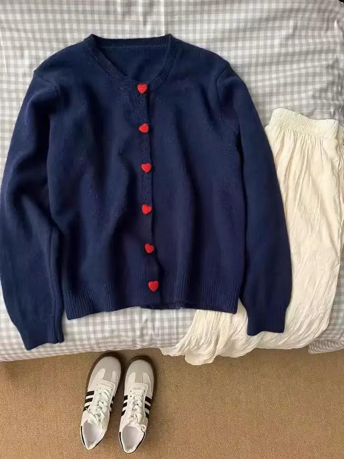 Veste pull à boutons d'amour pour femmes