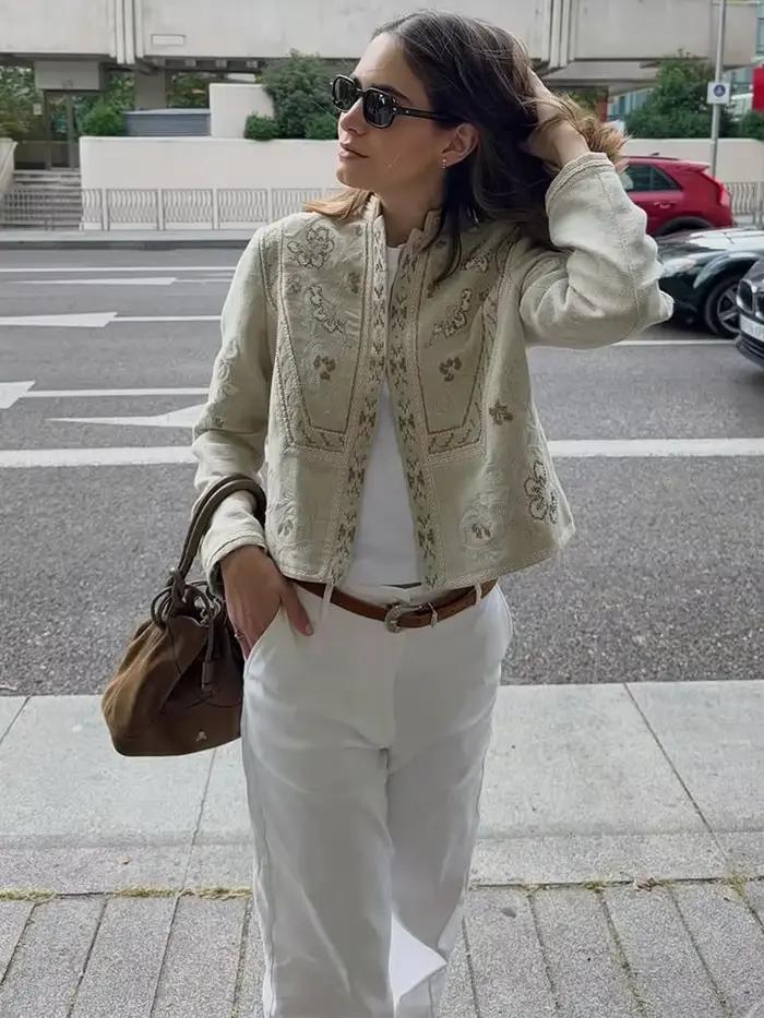 Cardigan court brodé pour femme