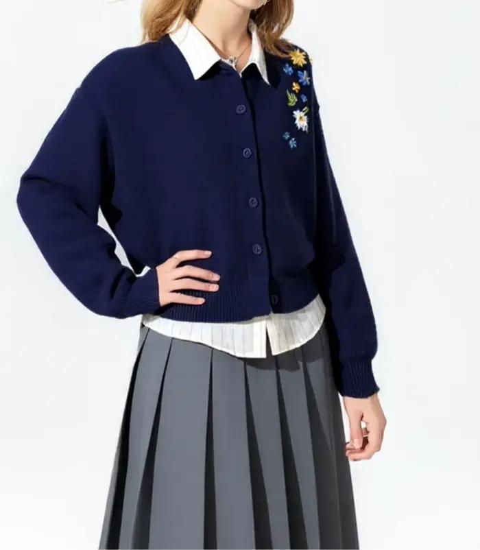 Pull chaud brodé à fleurs