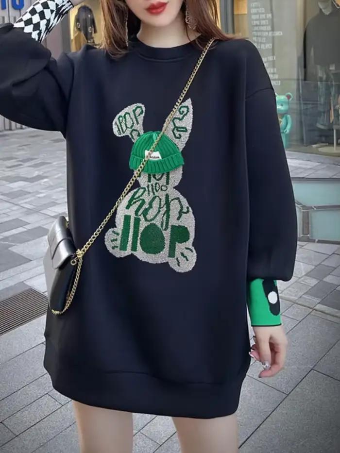 Sweat-shirt brodé Black Graphic pour femme