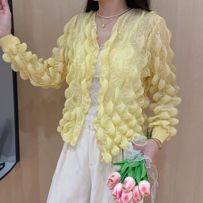 Un cardigan élégant, ample