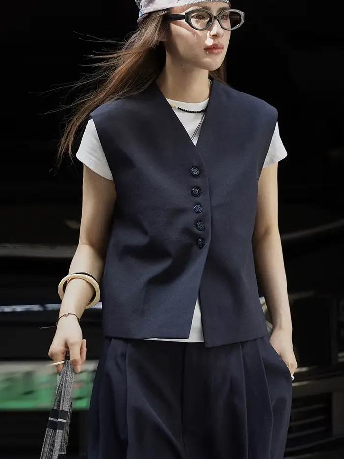 [EAM] femmes bleu marine simple boutonnage grande taille élégant gilet nouveau col en V sans manches mode marée printemps automne 2026 1DJ3462