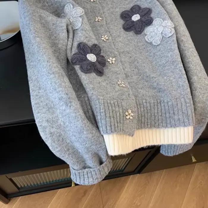 Veste pull brodée de fleurs