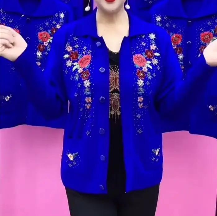 Cardigan brodé à col carré pour femme