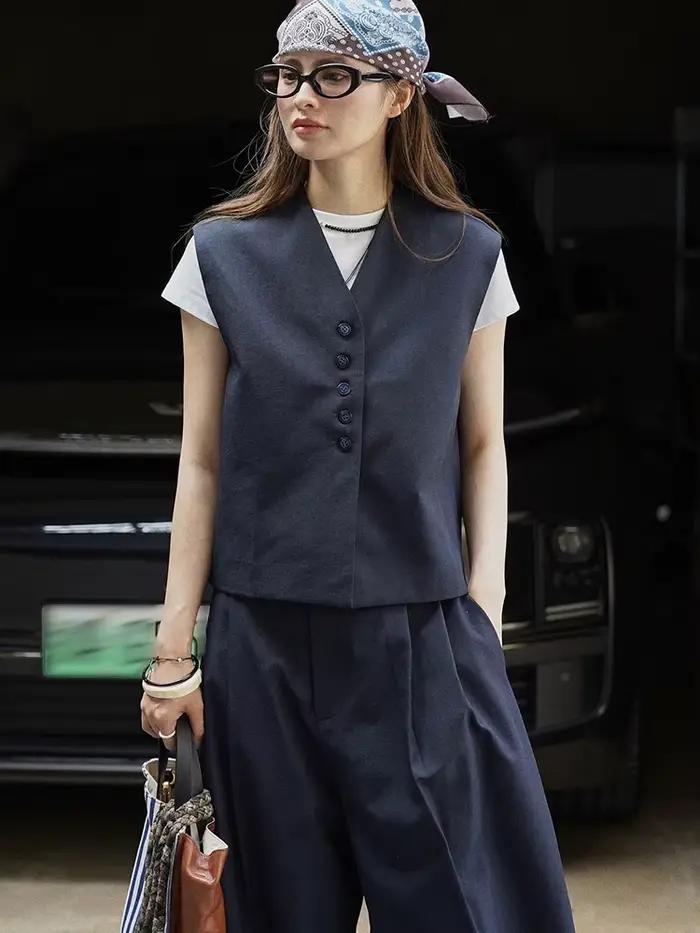 [EAM] femmes bleu marine simple boutonnage grande taille élégant gilet nouveau col en V sans manches mode marée printemps automne 2026 1DJ3462