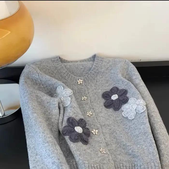 Veste pull brodée de fleurs