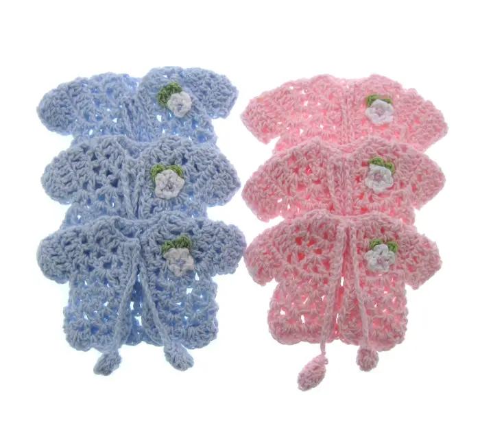 Pull en crochet l'inventaire fait à la main avec fleur