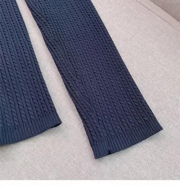 Pull tricoté noir à manches longues pour femmes