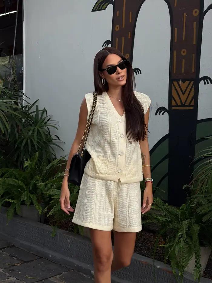 Bornladies Nouvelle Collection Printemps-Été 2026 Ensemble Tricoté Col V Gilet Sans Manches et Short Taille Haute Ample Deux Pièces Style Décontracté Tendance
