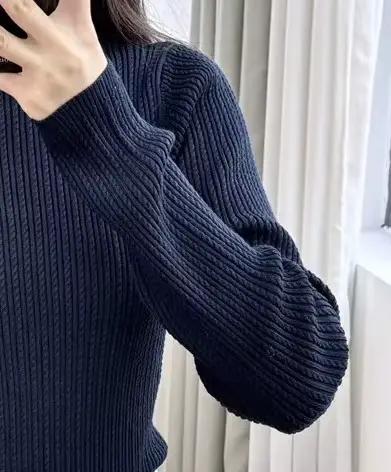 Pull tricoté noir à manches longues pour femmes