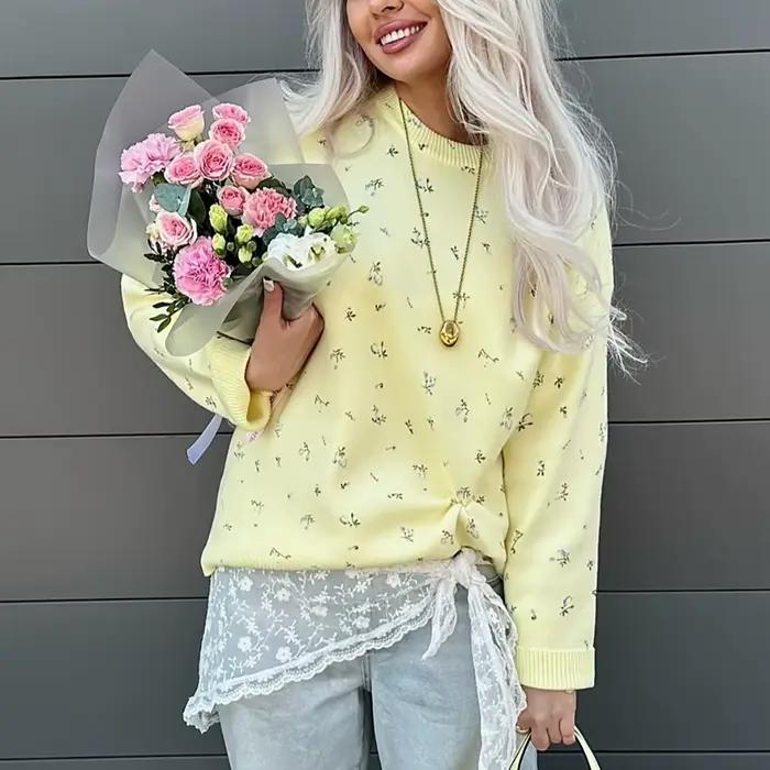 Pull à col rond à fleurs