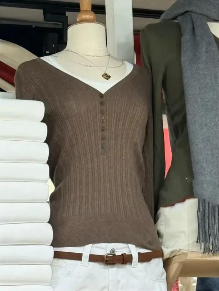 T-shirts en tricot à col en V avec boutons pour femmes