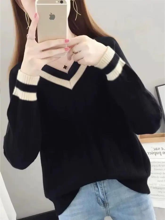 Vêtements pour femmes, pull noir à col en V