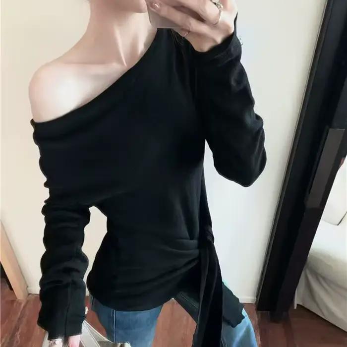 Atmosphère violet col Oblique une épaule pull pour les femmes 2025 début du printemps nouvelle sangl