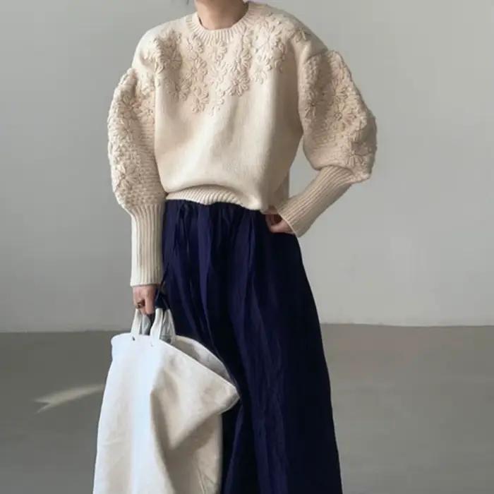 Pull surdimensionné coréen brodé de marguerites 3D