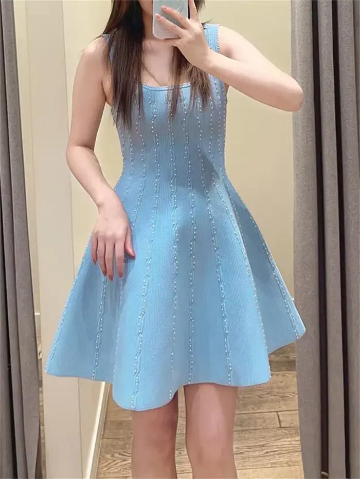 Robe Courte Femme Tricotée Décorée de Perles Col Carré Sans Manches Coupe Ajustée Taille Haute Printemps-Été 2026