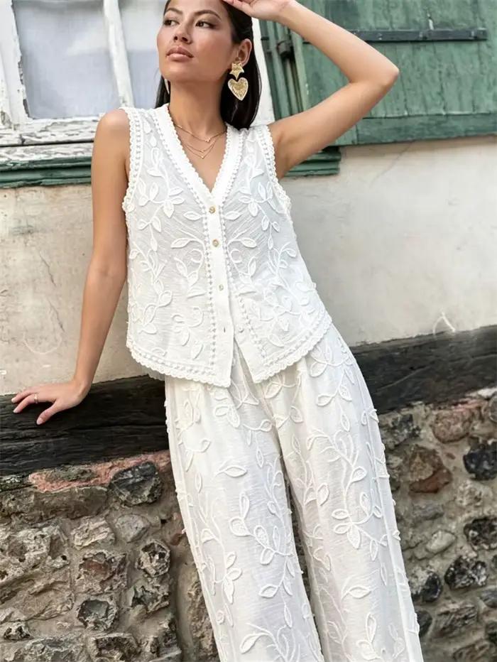 Ensemble gilet et pantalon blancs brodés en jacquard