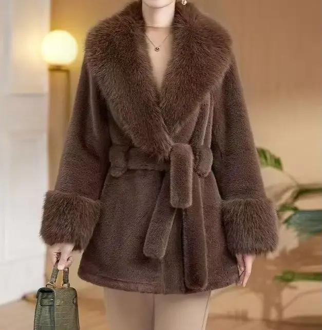 Manteau de fourrure une pièce élégant et tendance pour femmes avec col